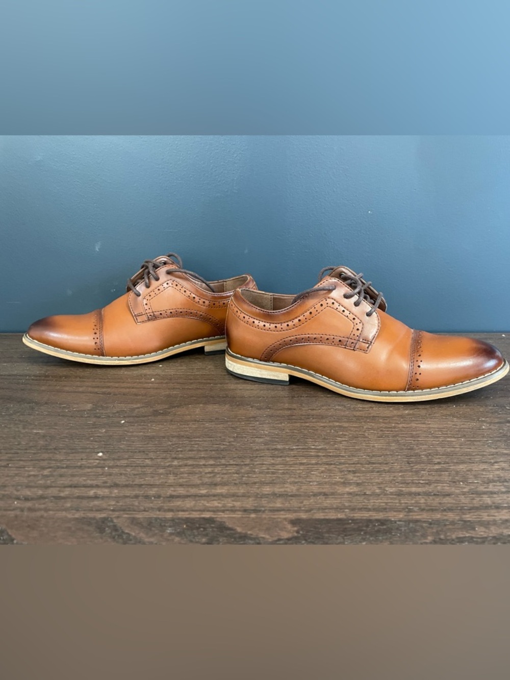 Boys size 2M Stacy Adams Tan/Brown Wingtip Oxford Dress Shoes